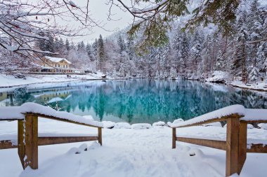 Bernese Highlands, İsviçre 'de Blausee Gölü