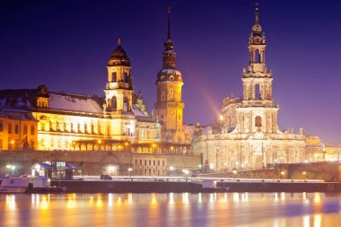 Almanya 'nın kışın antik Dresden kentinin panoramik manzarası