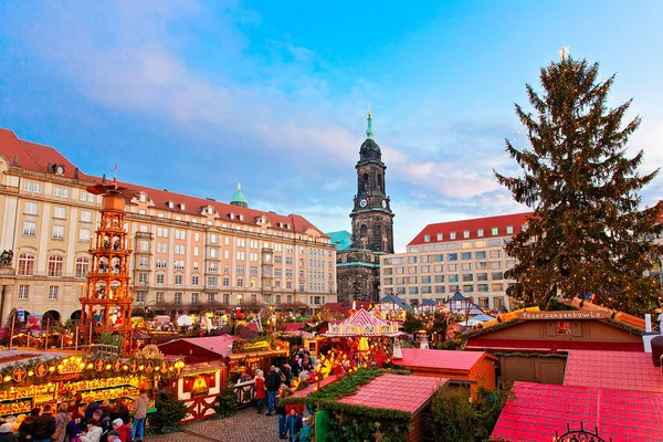 Almanya 'nın Dresden şehrinde Noel pazarı 