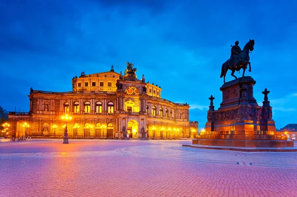 Semperoper, Almanya 'nın antik kenti Dresden