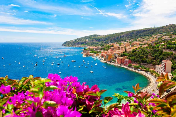 Villefranche sur mer 'in panoramik manzarası, Fransız Rivierası, Fransa