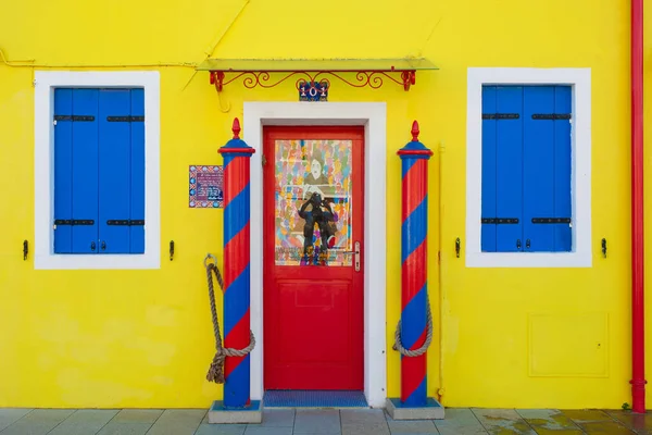 Venedik, İtalya yakınlarındaki Renkli Burano Adası 