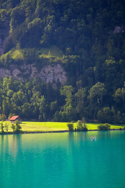 瑞士斯威斯阿尔卑斯山中的隆格纳斯湖 — 图库照片