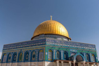 El Aksa Camii, Kudüs 'teki İslam mabedi. Kaya Kubbesi, Eski Kasabadaki Tapınak Tepesi 'nde..