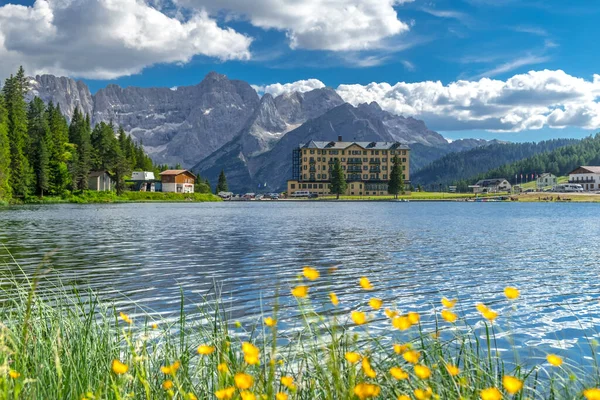 意大利阿尔卑斯山Misurina湖上的风景 意大利白云石的夏季风景 南蒂罗尔意大利 — 图库照片