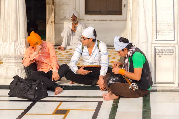 Amritsar Inde Novembre 2011 Les Pèlerins Sikhs Dans Complexe Temple — Photo