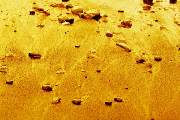 Песчаный Пляж Галькой Время Отлива Оранжевом — стоковое фото