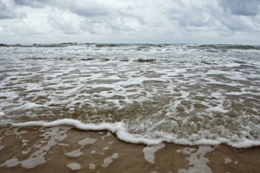 öfkeli okyanus, bulutlu gün, Hint okyanusunda yağmurlu mevsim