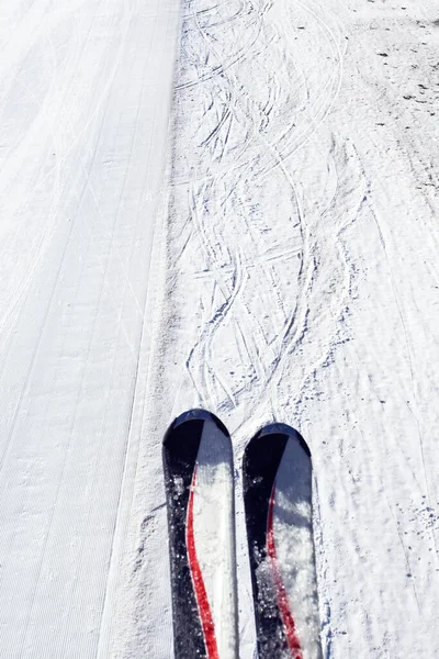 ゲレンデでのスキー オーストリアのスキーリゾートトレーニングアスリートのための斜面 — ストック写真