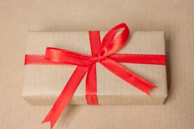 Noel hediyesi Kraft kağıt üzerinde