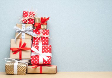 Noel hediyeleri yığını