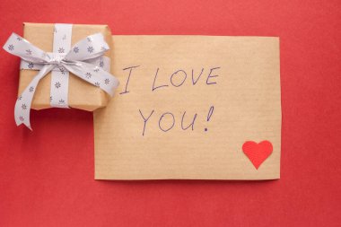 hediye kutusu ve itiraf mektubu