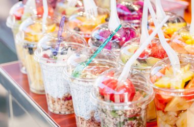 küçük bir pazar dükkanı güler yüzlü çubuk