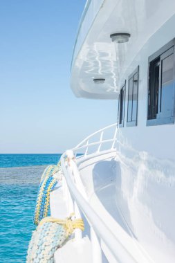 white yat ilerlemeye