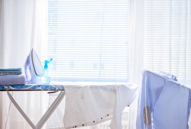 Elektrik demir ve gömlekler