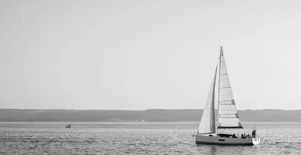 帆船高級ヨット黒と白 — ストック写真