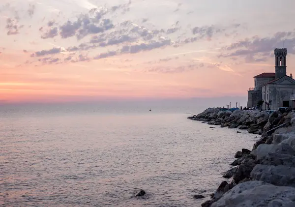 Färgsprakande solnedgång över Adriatiska havet — Stockfoto