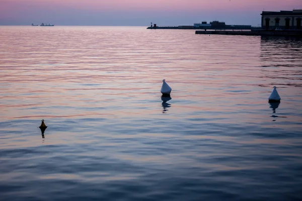 Zonsondergang in de haven van Triëst — Stockfoto