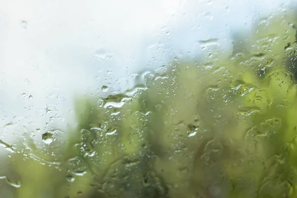 湿车玻璃雨外面风暴 — 图库照片