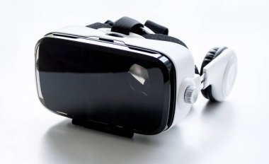 Beyaz masa sanal gerçeklik gözlükleri