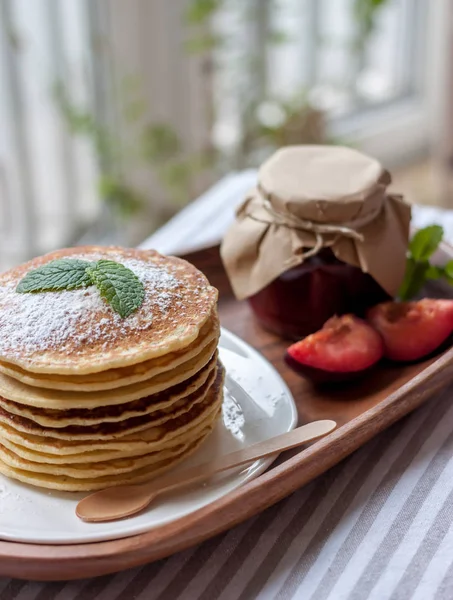 Pfannkuchen mit Marmeladenfrühstück — Stockfoto