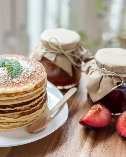 Reçel kahvaltı ile Pancakes — Stok fotoğraf