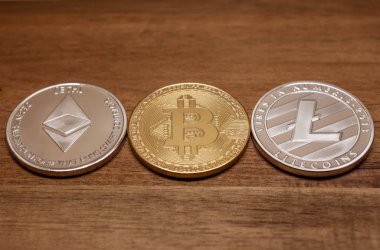 üç sikke bitcoin ligtecoin ethereum