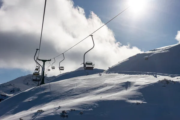 Telesilla estación de esquí invierno — Foto de Stock