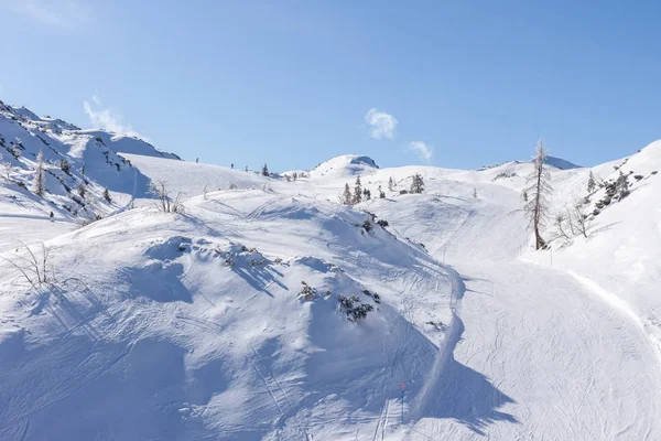 Winterskigebiet in den Alpen — Stockfoto