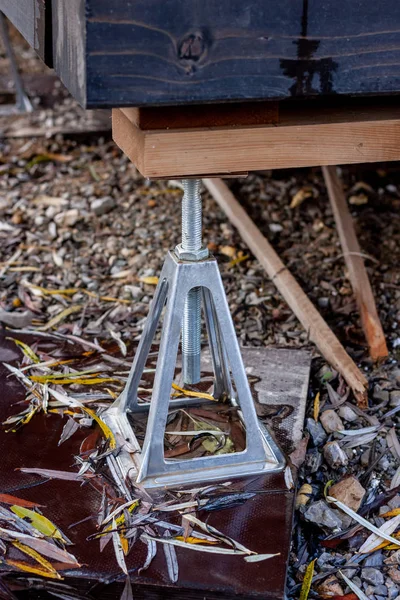 aluminium jack stands support wooden construction