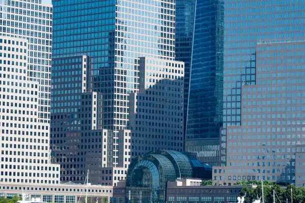 Grattacieli di New York edifici in vetro e cemento — Foto Stock