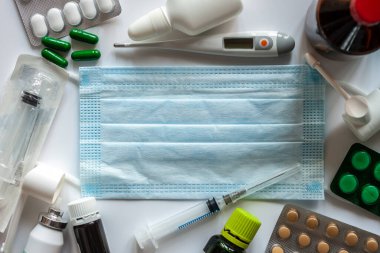 Maskenin etrafına termometre şırınga ilacı