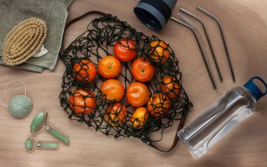 Yeşil çantada mandalinalar sıfır atık konsepti