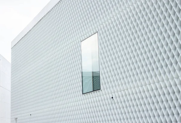 Moderní budovy exteriér bílé textury fasády — Stock fotografie