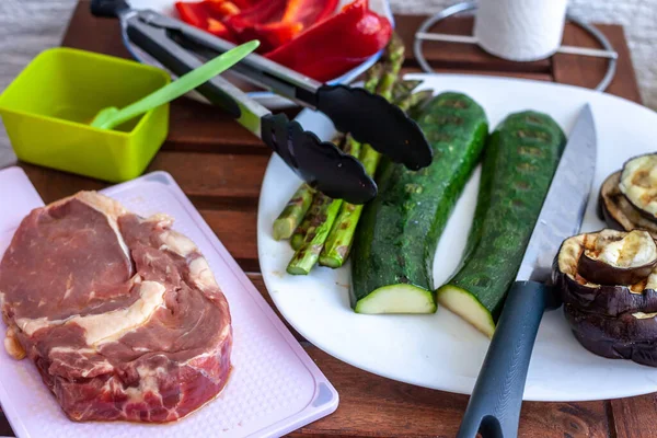 Hús- és zöldségszelet barbecue-készítés — Stock Fotó