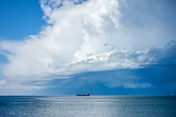 Dramatic dark blue stormy sky over sea surface — Stock Photo, Image