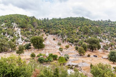 Türkiye 'de Likya Yolu' ndaki dağ manzarası, sonbahar yürüyüşü