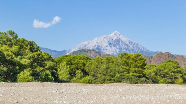 Türkiye 'de Lician yolu üzerindeki Majestic Tahtali Dagi dağlarının manzarası