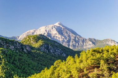 Türkiye 'de Lician yolu üzerindeki Majestic Tahtali Dagi dağlarının manzarası
