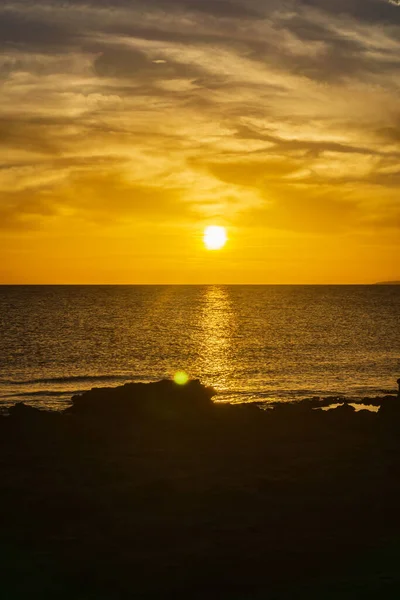 Chipre Belo Pôr Sol Mar Com Rochas Céu Nublado — Fotografia de Stock