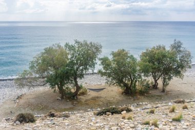 Yunanistan 'ın Girit kentindeki Paleochora kentinin güzelliği arkasında timsah kayası var.