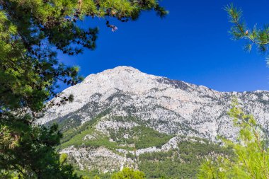 Türkiye 'de Lician yolu üzerindeki Majestic Tahtali Dagi dağlarının manzarası
