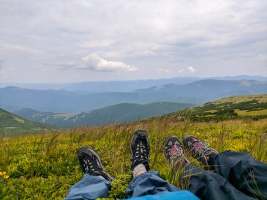 İki bin metre yükseklikte Karpatlar 'da boya.