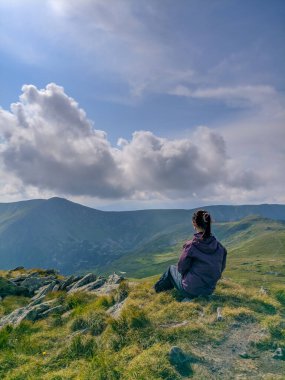 İki bin metre yükseklikte Karpatlar 'da boya.