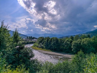 Seyahat ve Karpat dağlarında yaşam. Karpatya köyleri, ormanlar, nehirler, gün doğumları ve günbatımları, evcil hayvanlar, yürüyüş ve dağlarda macera ve elbette inanılmaz manzaralar..