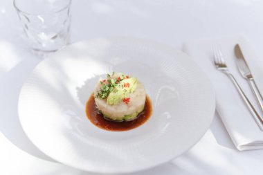 Sebzeli lezzetli beyaz yemek manzarasını kapat.