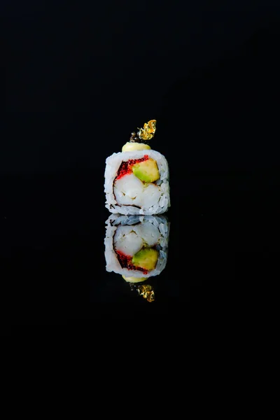 Masakan Jepang Sushi Gulung Dengan Salmon Dan Wasabi — Stok Foto