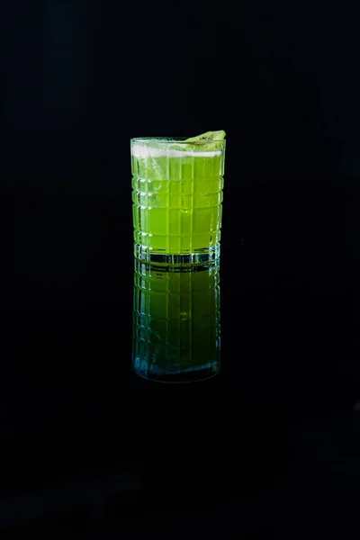 Glass Green Cocktail Kiwi Black Background — Stock Photo, Image