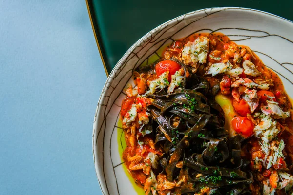 Top View Dari Gourmet Asian Dish Dengan Mie Makanan Laut — Stok Foto