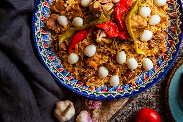 Vista Superior Deliciosa Refeição Com Arroz Carne Ovos Codorna Alho — Fotografia de Stock